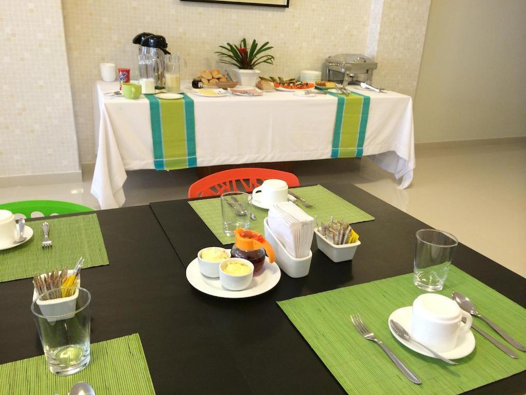 Oyo Ecosuites Hotel Manaus Exteriör bild